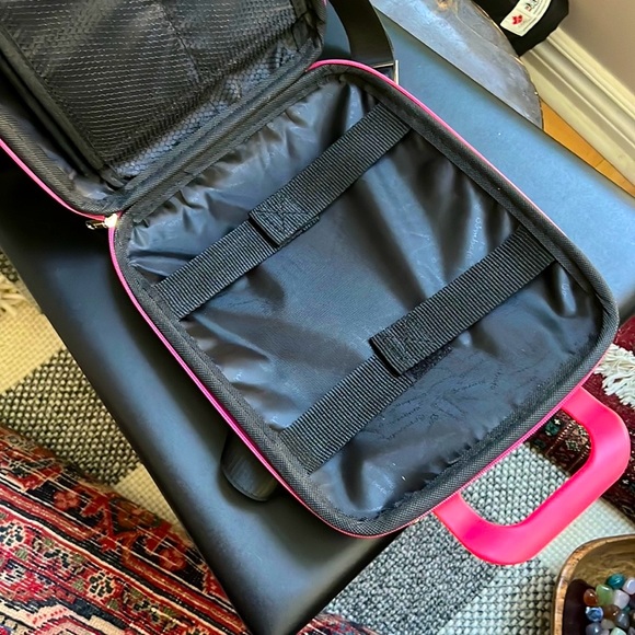 BOMBATA Hot Pink Computer/ iPad Hard Case Bag with Shoulder Strap - Picture 3 of 5